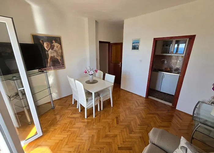 Indy\'S Sunny Apartment